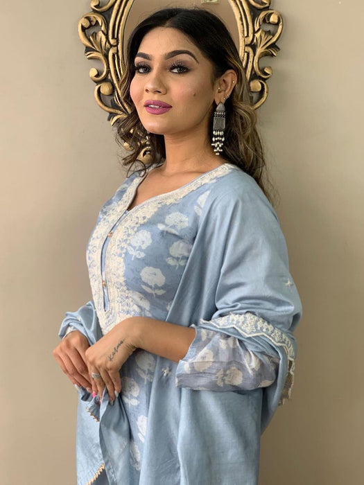 LIGHT GREY FLOWER EMBROIDERY KURTA SET